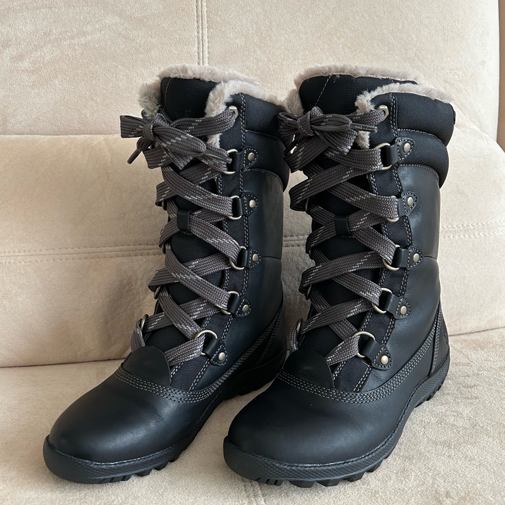 Like New Timberland Women's Earthkeepers Comfy Warm Stylish, Waterproof Boots - Picture 13 of 16